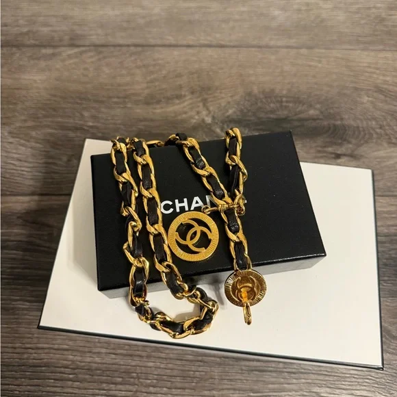 CHANEL Vintage Black Leather Gold CC Logo Chain Belt/Necklace - Picture 3 of 11